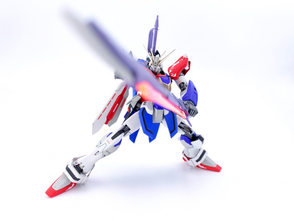 ハイパー!ゴォッド!スラッシュ!軸がデスティニーなので派手な件を構えるポージングも難なく取らせることができます!個人的にこのショットが一番のお気に入りだったりします😍