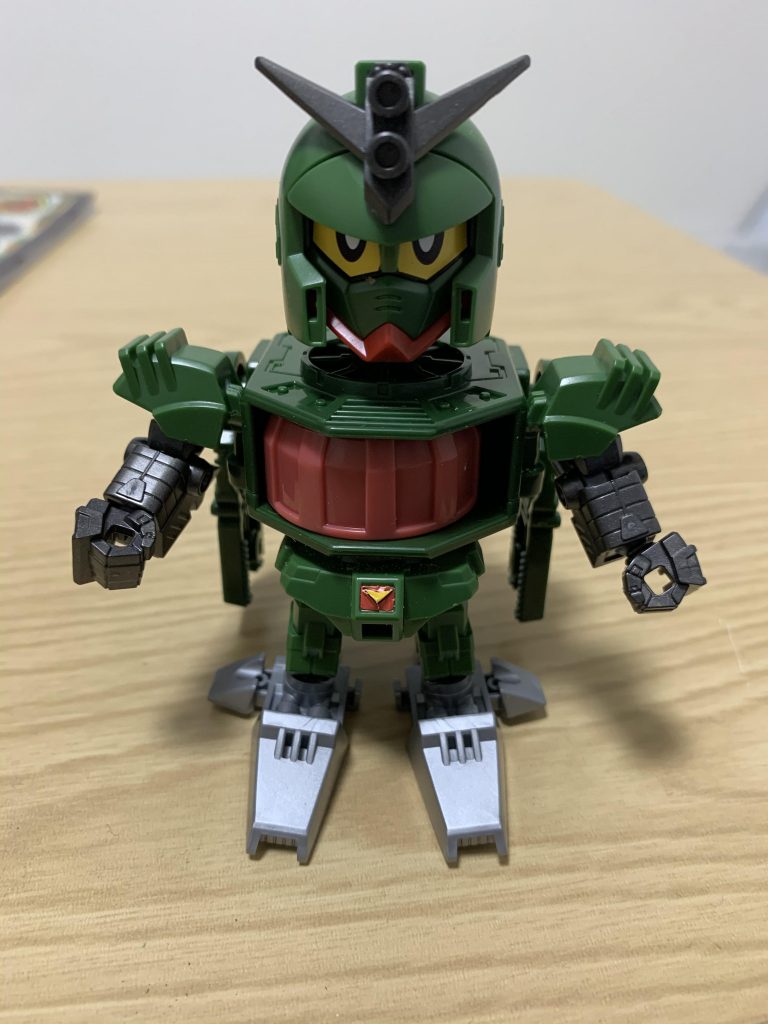 まずはフレームガンダム。腕はピンバイスで穴を開けて接着剤で接続し、頭と足は少し加工して接着剤で接続。わりと簡単にガンプラと接続できました！