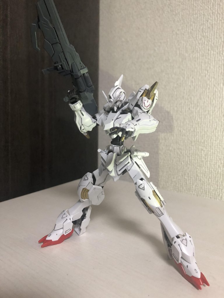 前回同様、成形色を活かして、全体的に墨入れとガンダムマーカーで部分塗装してます！