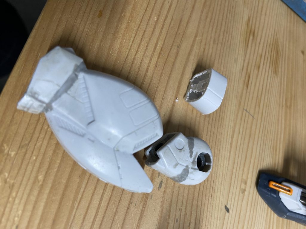 結構縮めてますが、まだ高いと思います。モモと脛下でそれぞれ結構縮めたものの元の足が長くて長くて。笑