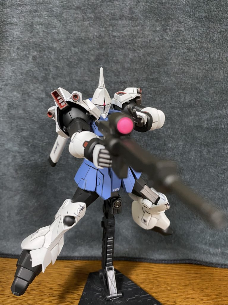 コロニー内で使えるかは分かりませんが、ガンダムヴィダールのライフルを携行火器として持たせています。