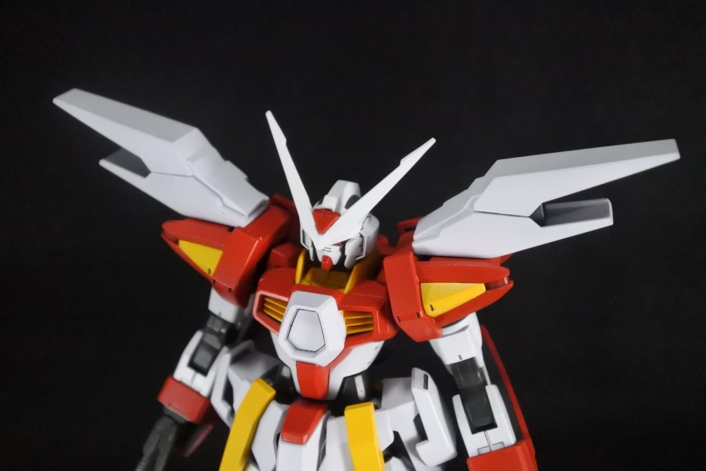 両腕はAGE-3ノーマルから､肩部スラスターパーツ(白いパーツ)は同じくAGE-3ノーマルのリアアーマーから拝借｡手首部分も首と同じ加工をしてあります｡