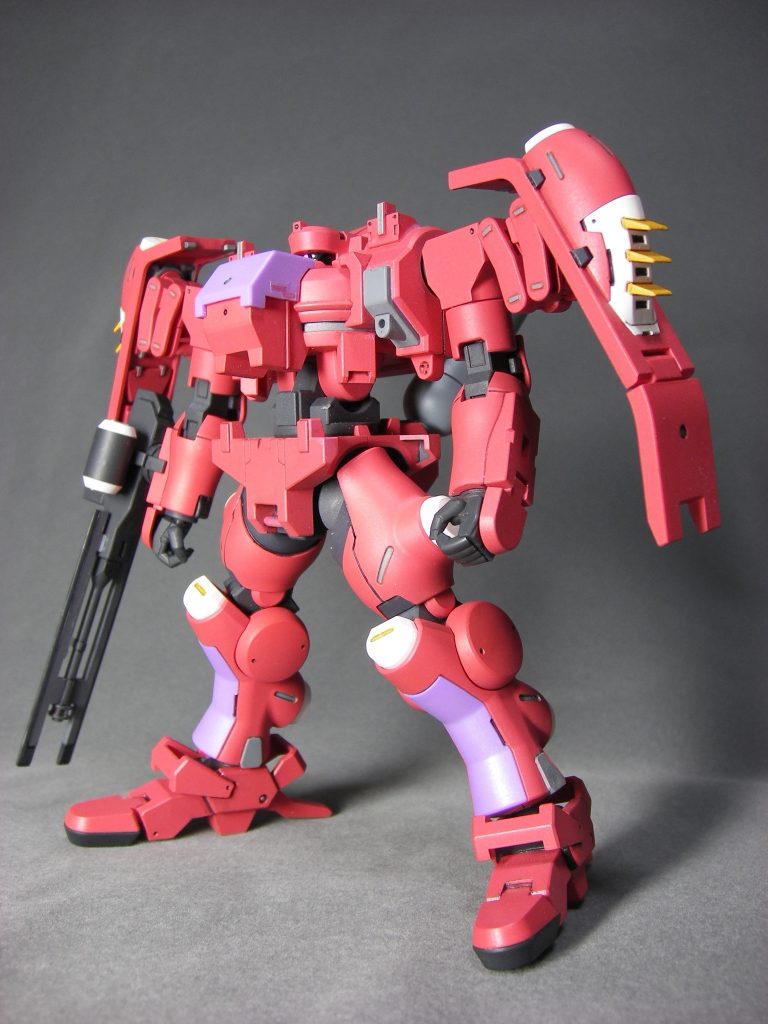 本体のピンクはシャア専用カラーのピンクです。