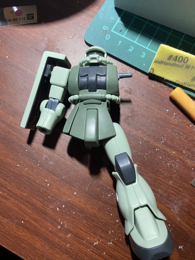 合わせ目消し頑張ろうと思いましたが非常に面倒くさく感じたのでほぼヤスリあてて段落ち処理みたいにしました。