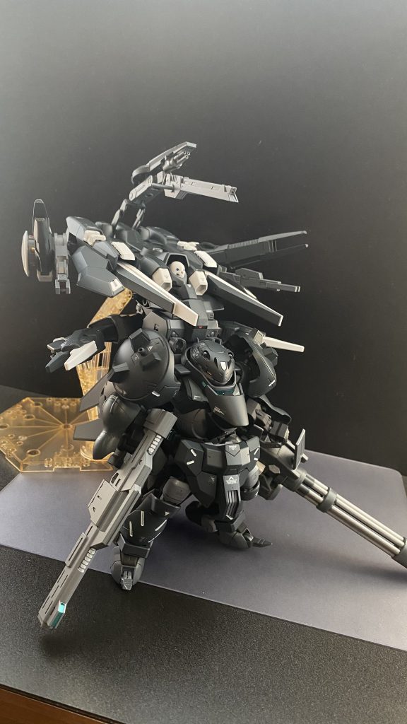 スティングレイユニットとドッキングして、最大級の火力、最高の防御性能、MAを超える機動性能、まさに全部のせの極みである。