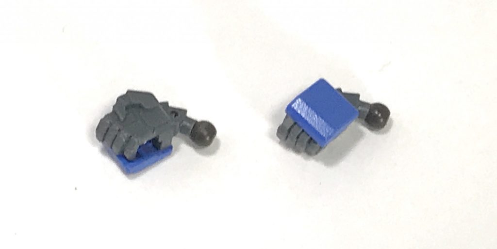 角度の付いた手首パーツも作りました。