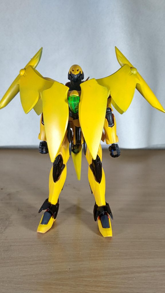 正面　地球連邦とヴェイガンの戦争末期に開発されたヴェイガンのXラウンダー専用量産機…といえば聞こえがよい、実際には過去のヴェイガン製MSの部品を組み合わせでっち上げた戦力の水増しとも言うべき機体（という設定）