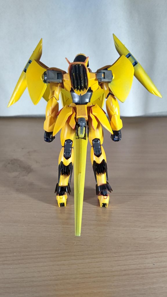 背面　機体名のエピサージュとはAG以前に使われていた言語（現在のフランス語）で「継ぎ接ぎ」という意味