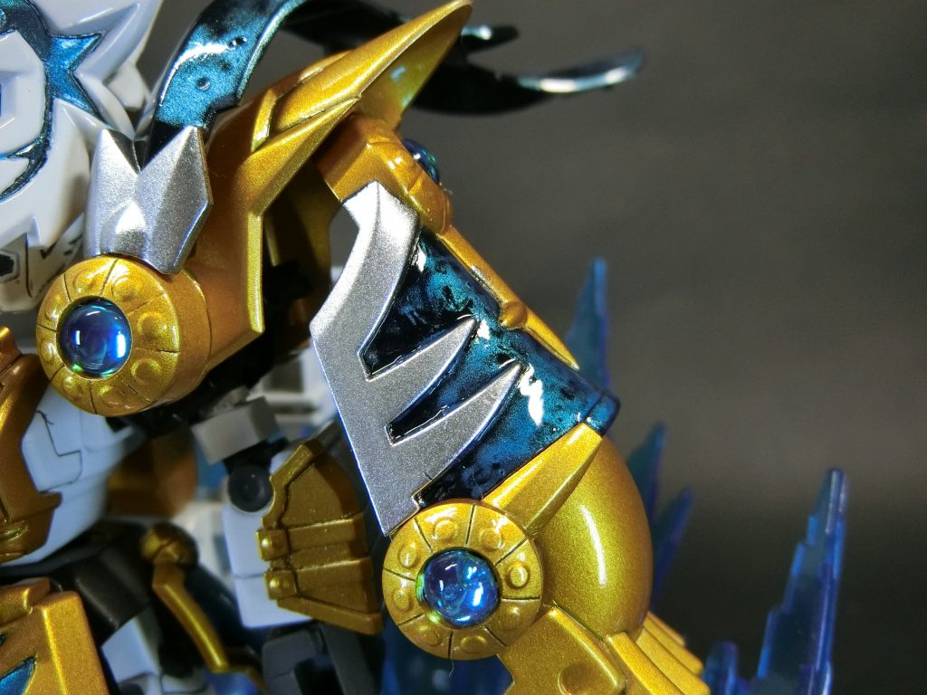 一部ラップ塗装したり、宝玉を自作して埋め込んでいるところがこだわりポイントです