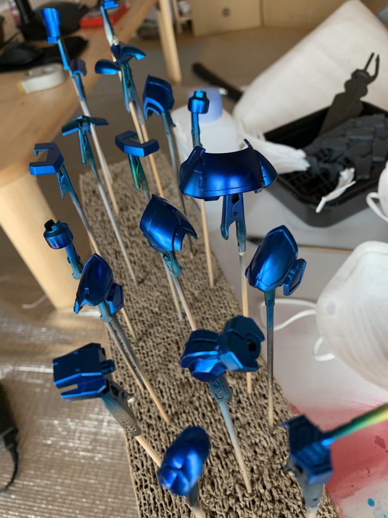 クリアブルーは何層も重ねて深みが出るのがいいですね。