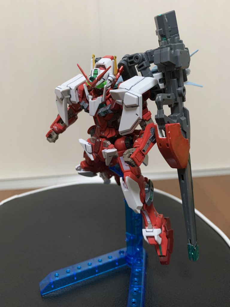 スナイパーカスタムhttps://gumpla.jp/hg/506786で登場したGNレールガンと大出力GNコンデンサーを装備した形態です。