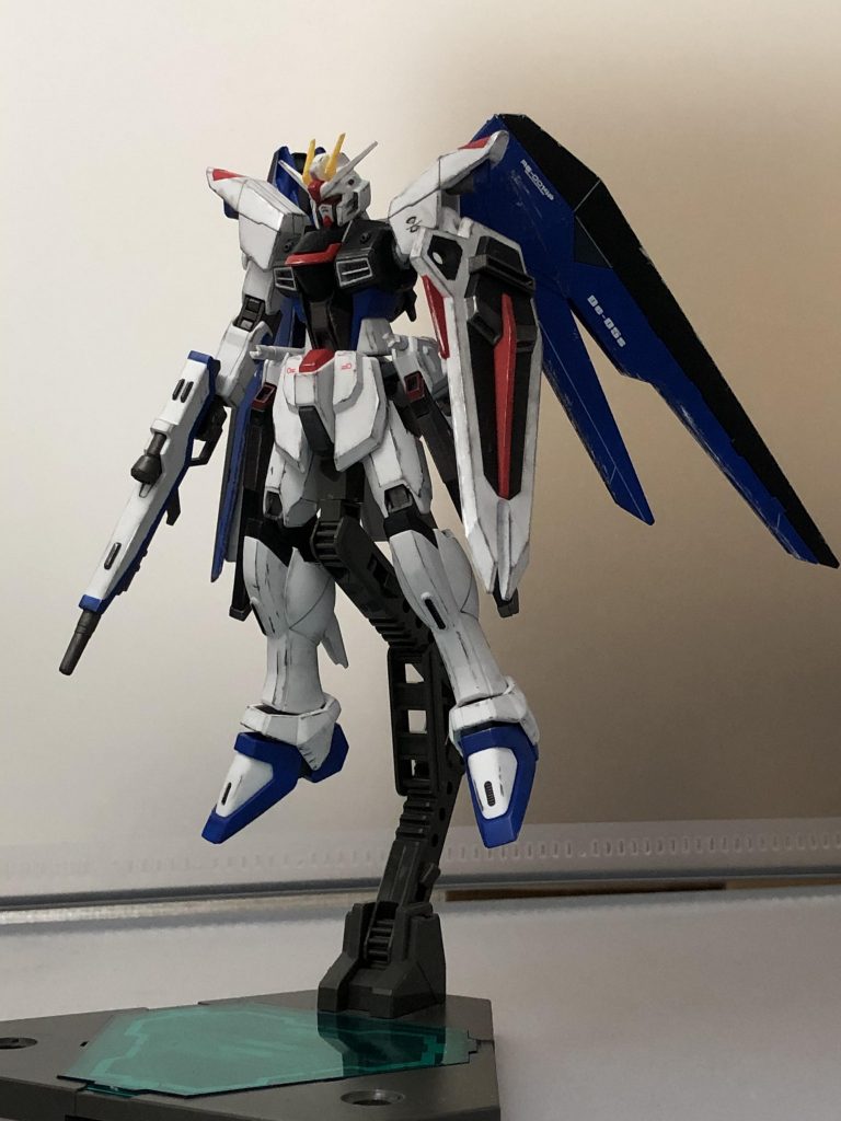 余談撮影終わったフリーダムを見て思ったのですが、暗い方が雰囲気出てないですかね？ガンプラ の作成技術だけじゃなく、撮影の勉強も頑張ります。