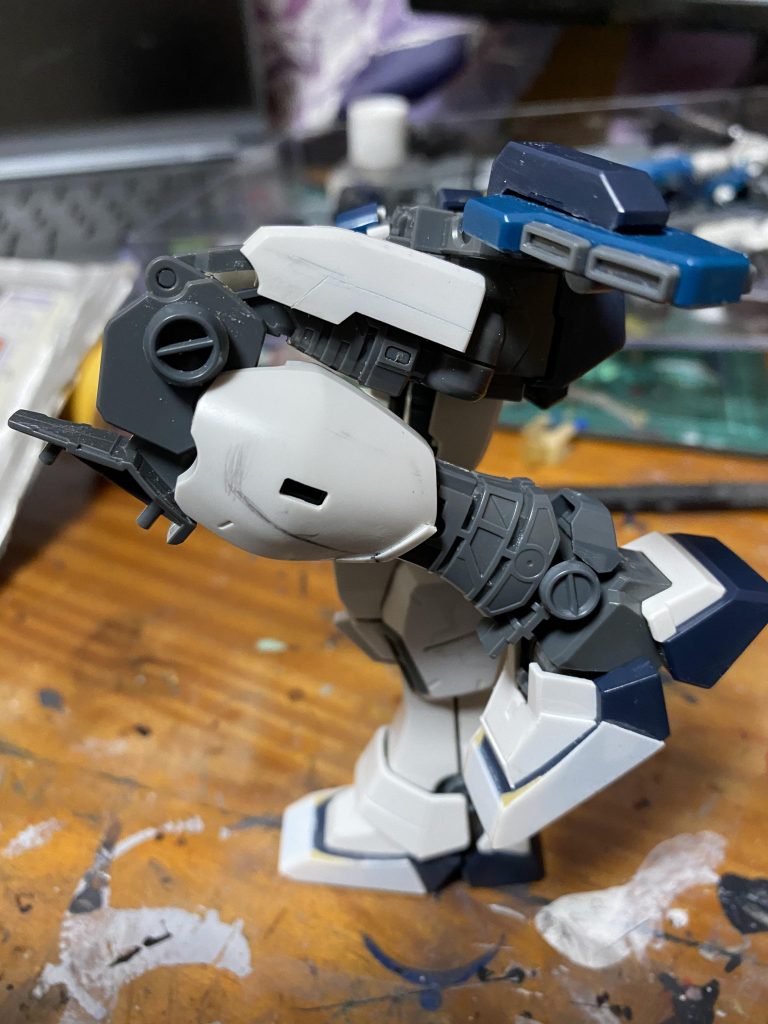 MGのW系全般に言える事ですが、この足曲げると丸の部分が関節と全く関係ないとかにあるのが不満ですなぁ