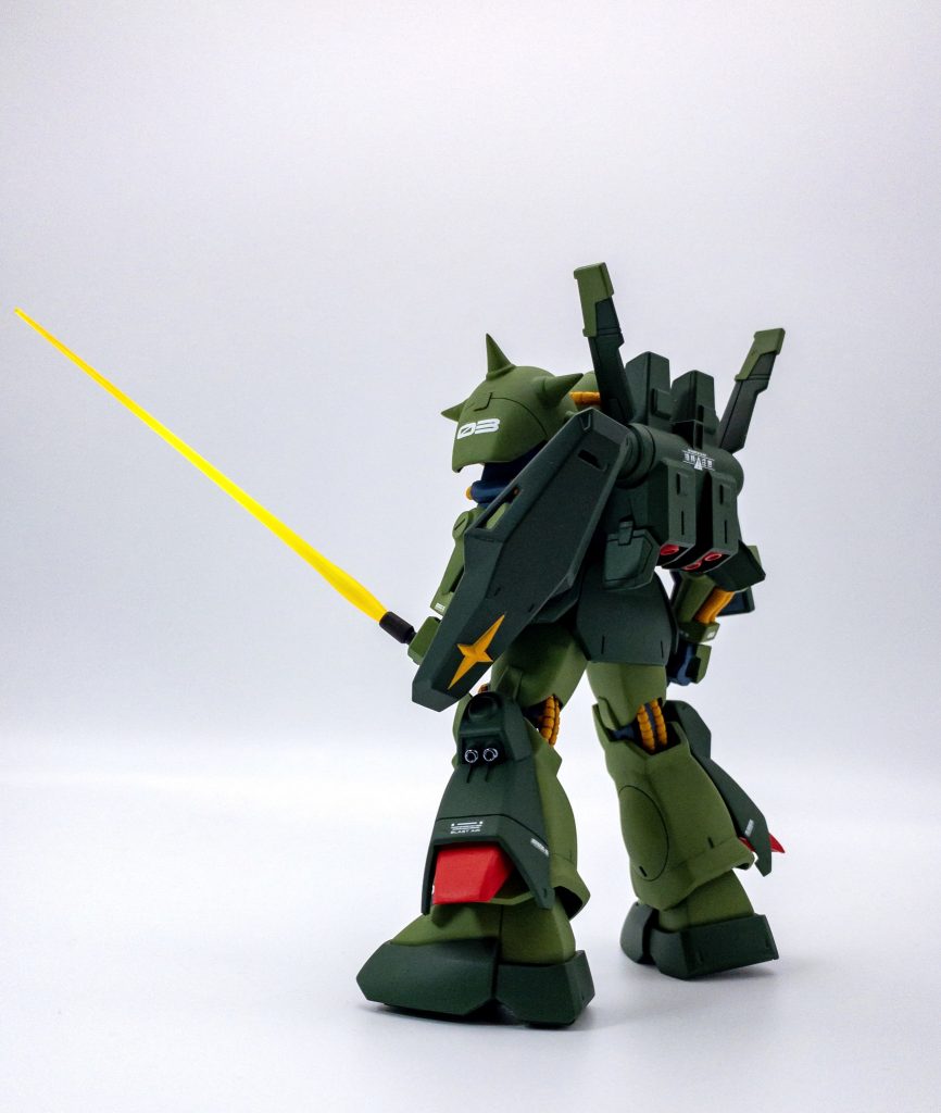 キットにサーベルはついてきませんが、ガルバルディβから借りてみました。