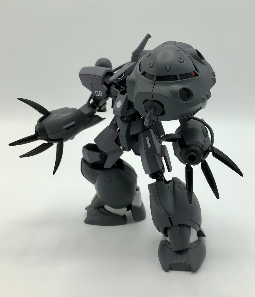 頭部を付けて、アスクレプオスのようにしようかと考えておりましたが、あえての肩部でよりアシンメトリーな感じとしました!