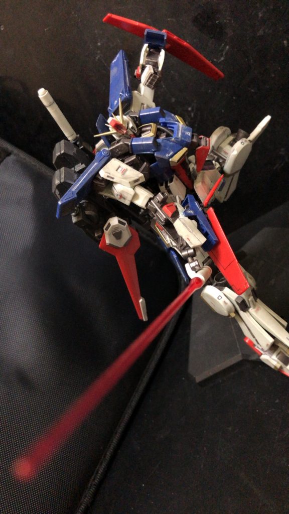 oyz「全部読んだ方、ご苦労でした。こうして、戦術的にも1機で多目的に対応できるMSとして完成されたのです。」ルー「なんて事!ピクシブからのコピペが過ぎるわ!」アストナージ「うわぁ、なんだか整備めちゃくちゃ大変じゃないか。」ブライト「高スペックのフラグシップ機か。しかしだな、今我が艦にはコレを扱える人員が....!人員の補強については何か聞いていないか?」oyz「そこは私もちょっと...。」ルー「キャプテン。この人AEの技術者だから....。」ブライト「....それもそうか、すまなかった。」アストナージ「キャプテン。今が大変なのはわかります。ですが今は解説を聞きましょうよ。」ブライト「....うむ。しかし....。」oyz「(話しづらいなあ。)では、コアファイターの解説です。