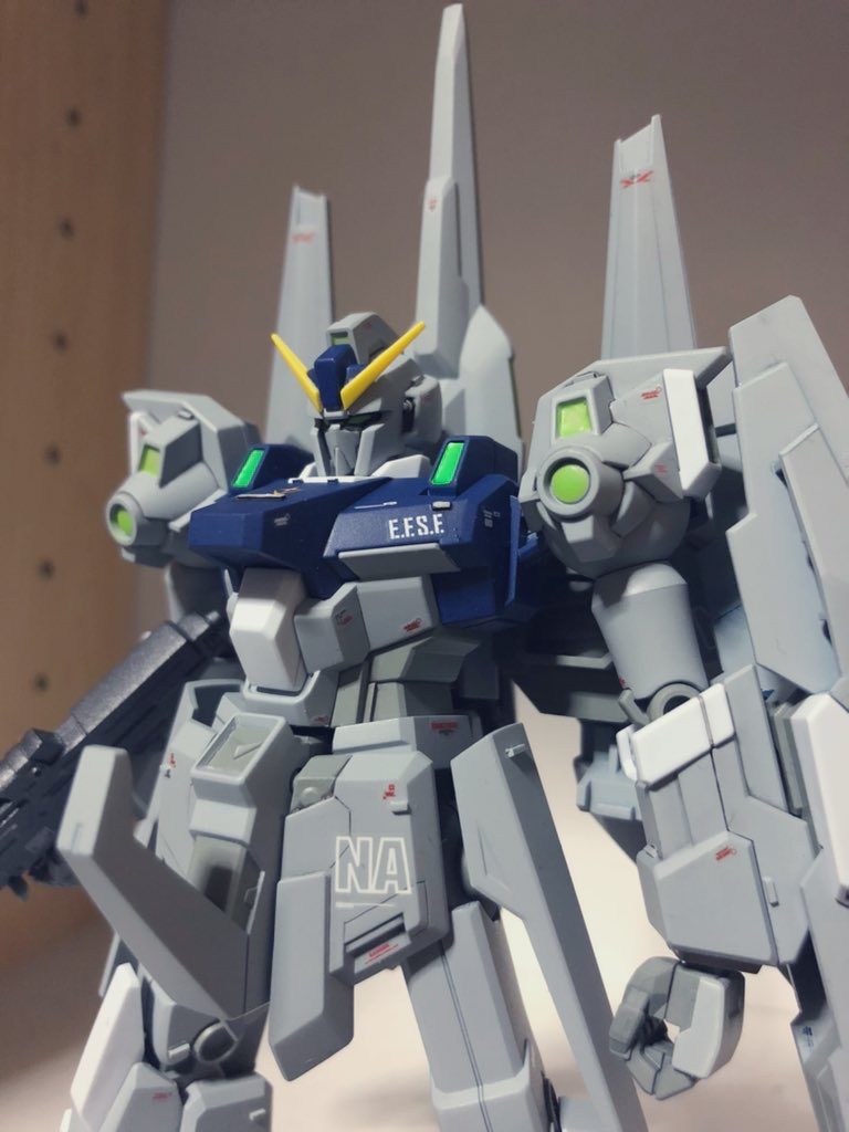 フェイス部分はHGライトニングZガンダムのフェイスとアンテナを加工して使用。