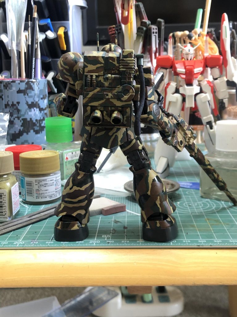 右脚と左脚で迷彩の密度が違います(笑)