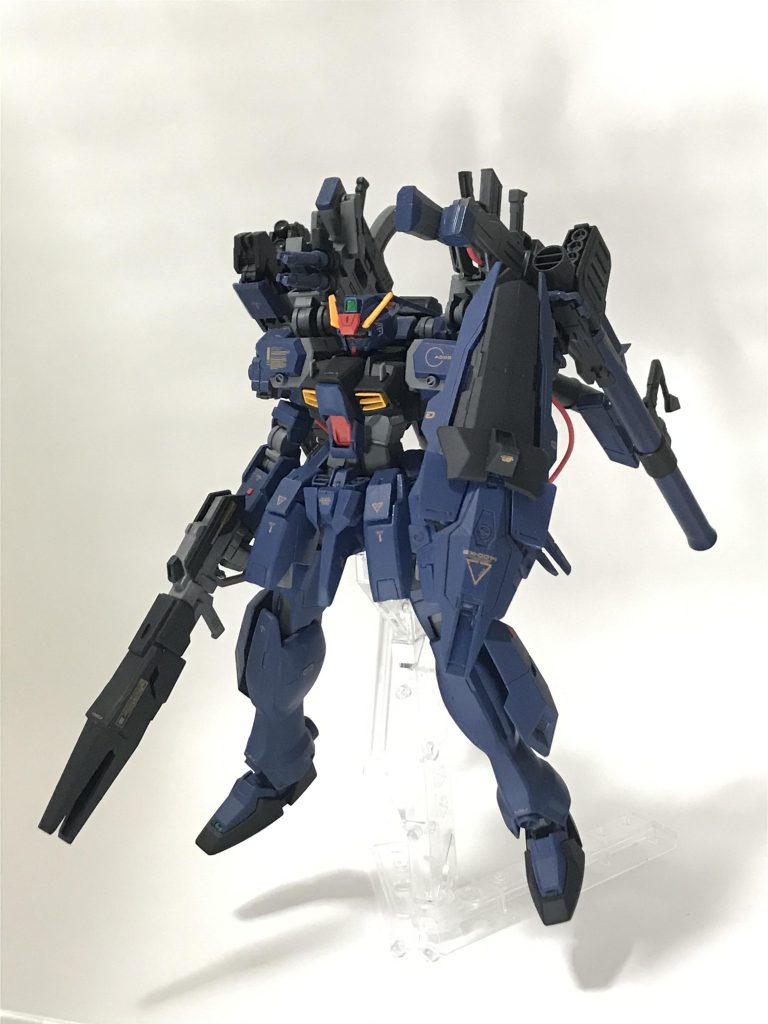 これがオラザクで掲載していただいた(切手サイズ)写真です!ホビージャパン買った人探してみてください☺️背中にウェポンパックを装備しています。