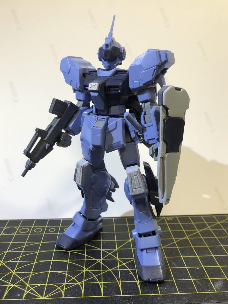 ペイルライダーの陸戦重装仕様と空間戦仕様をベースにしています。