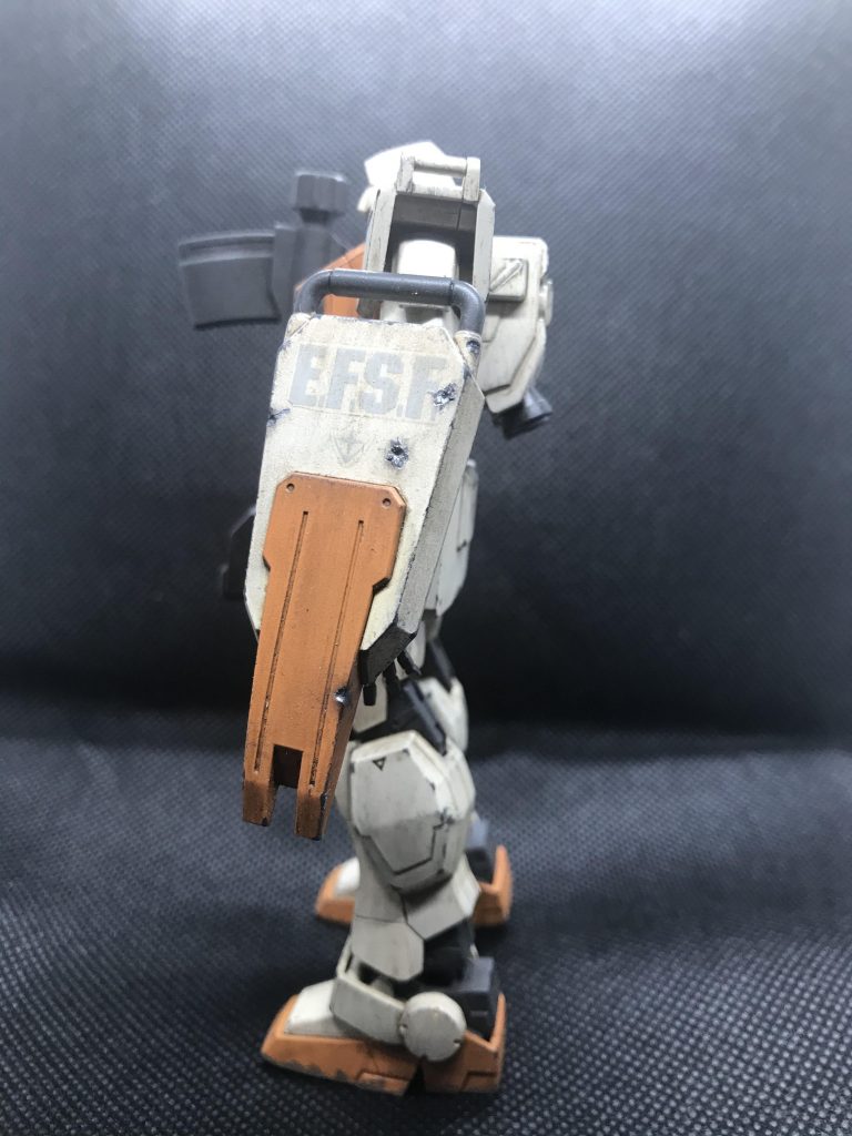 側面。デカールの段差が気になる‥