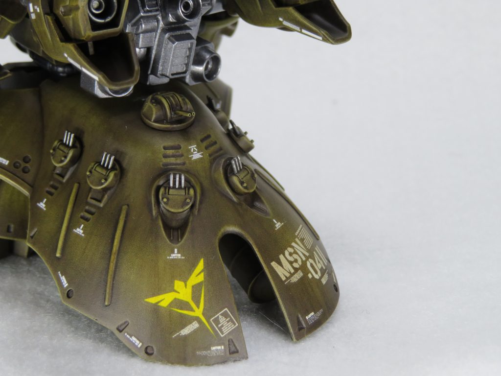 スカートには対空・対地用の機銃を増設。