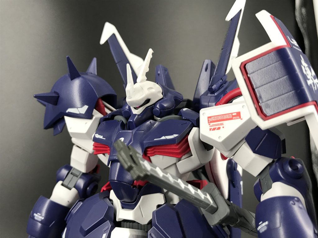 顔をメッサーのイケメンな顔から従来のジオン系機体のようなタコ口に改造してます個人的に1番好きな改造ポイントです^_^