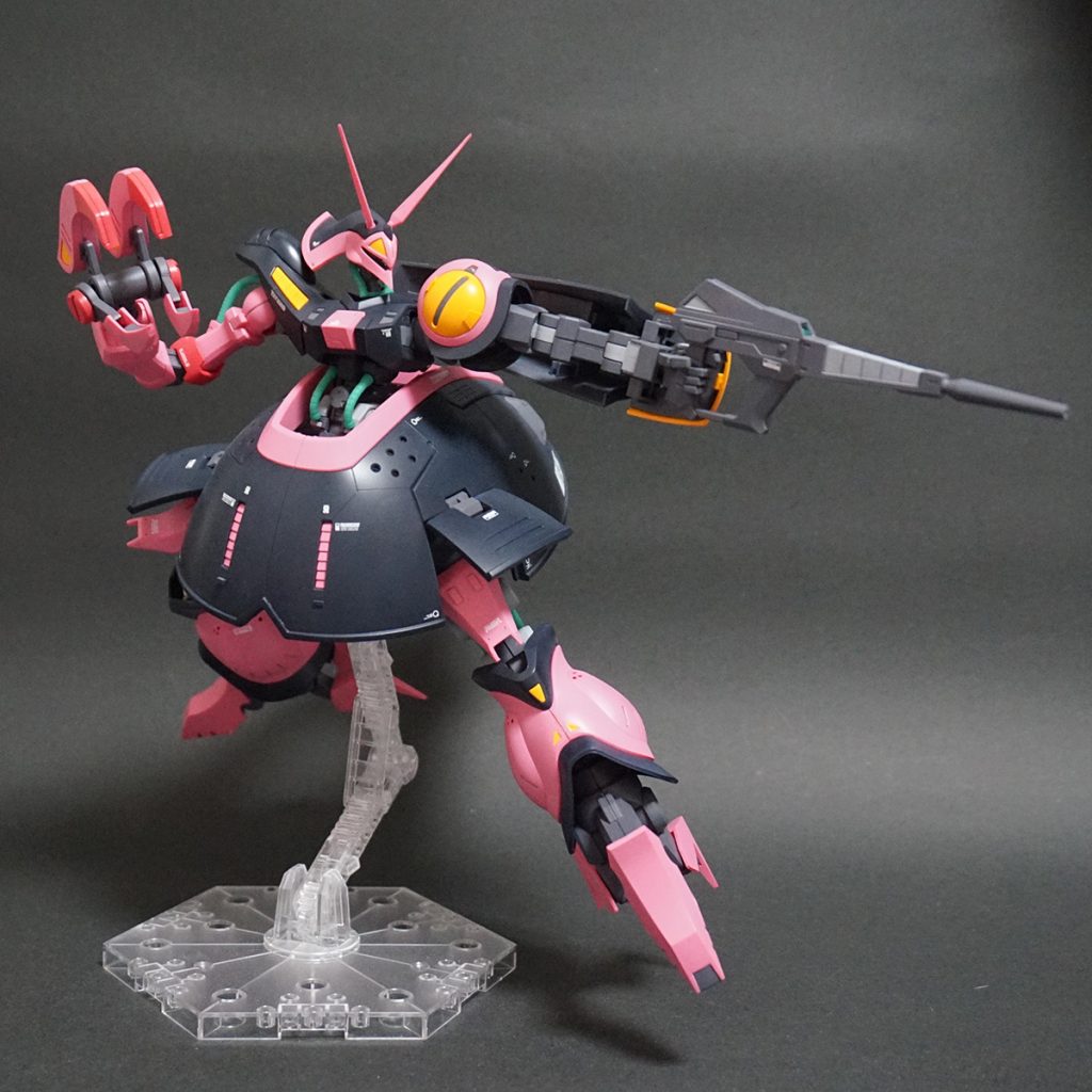 ビームライフルを構えて