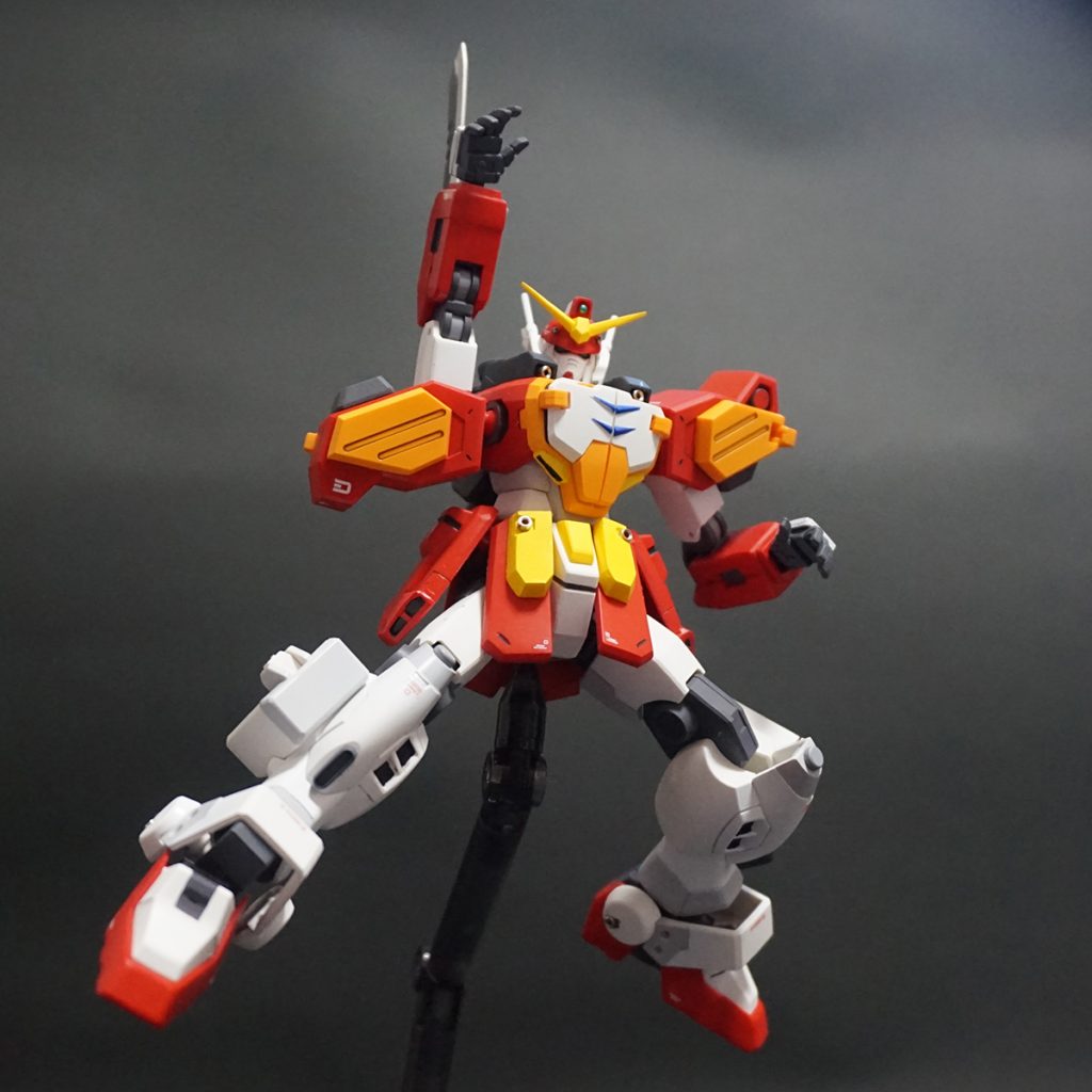 アーミーナイフを構えて