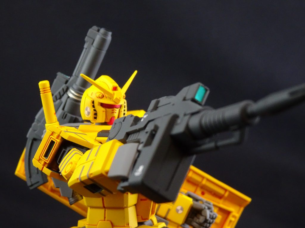 HGオリジンガンダムの頭部のみ、局地型ガンダムのフェイスに交換した以外は素組みです。特徴的なマーキングやラインは、プレミアムバンダイの局地型ガンダム・ロールアウトカラーに付属のシールを転用しました。