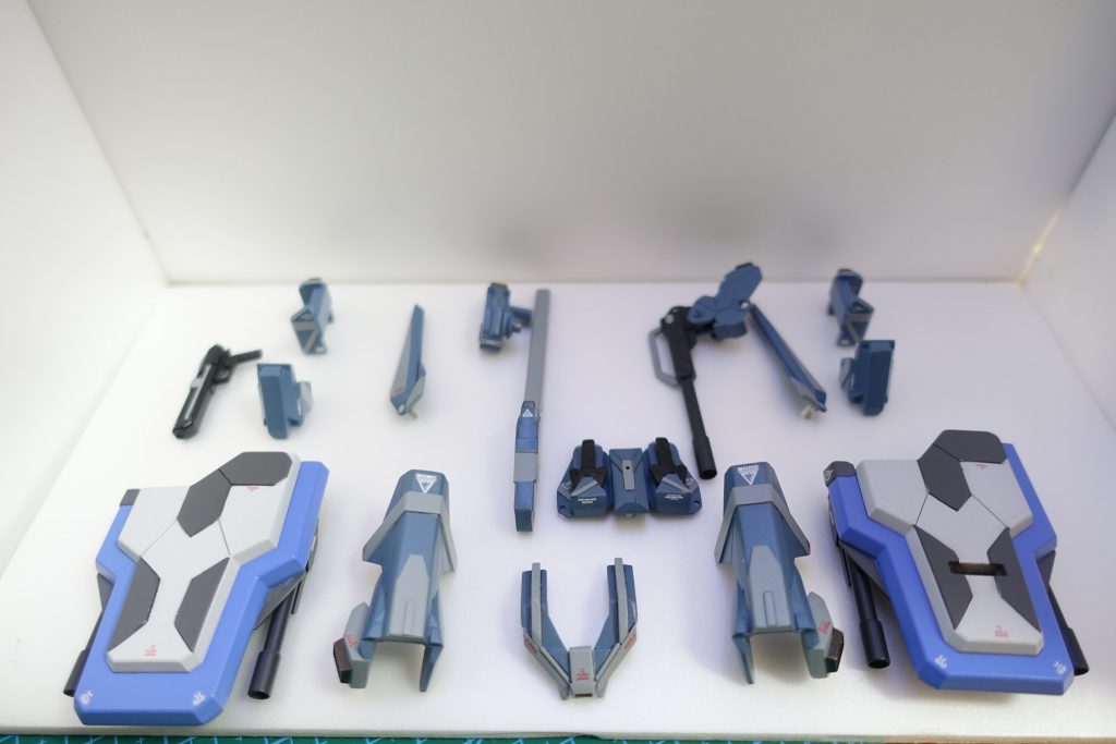 自作したアーマー類。マグネットと元々ある取り付け穴を使用してと脱着可能にしてます。