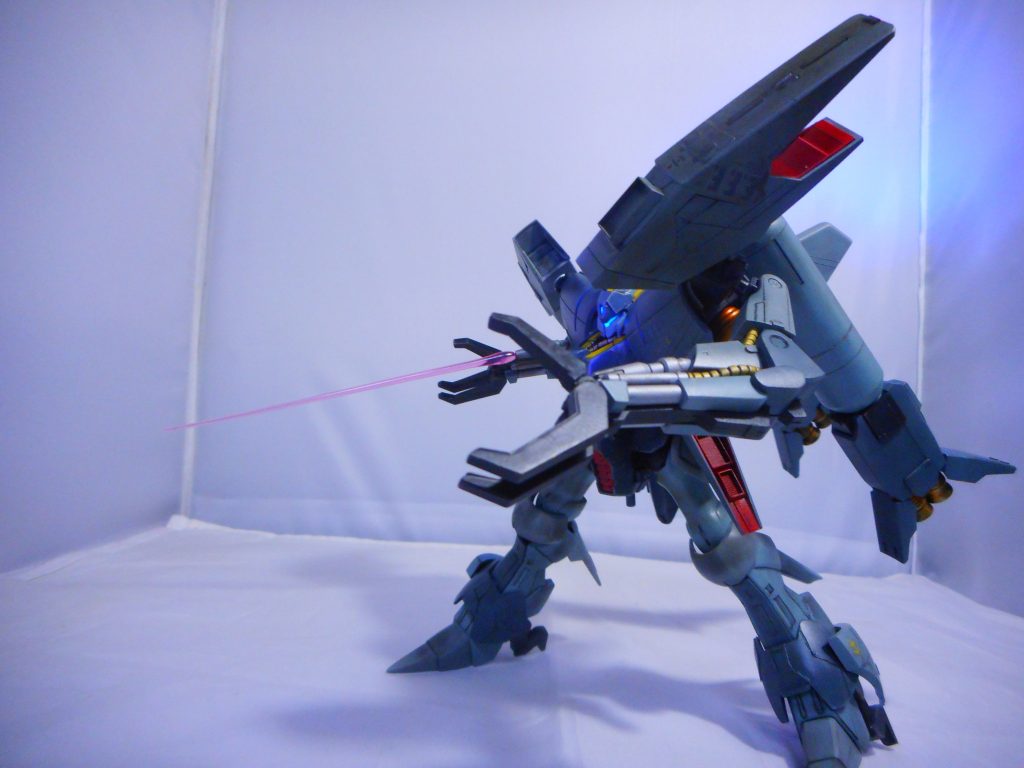 センサー部分はブラックライトで光るようにしてます！