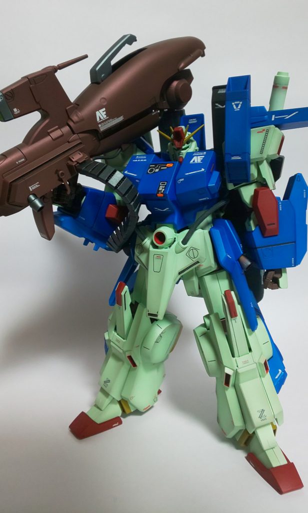 設定画を意識した緑がかったメインカラー