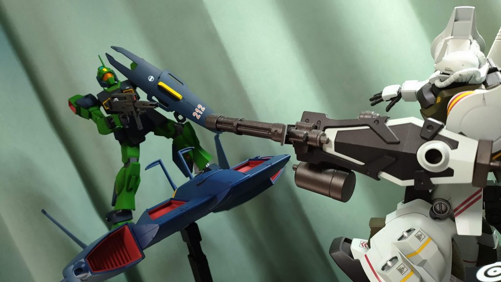 ハイザックとかギャプランとか持っていなかったので、ジオン残党を狩るカラバという設定で写真撮ってみました。