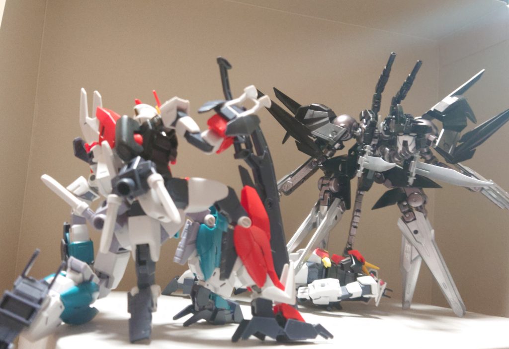 キメラビーストの圧倒的な力に、苦戦するフェイスシリーズ。