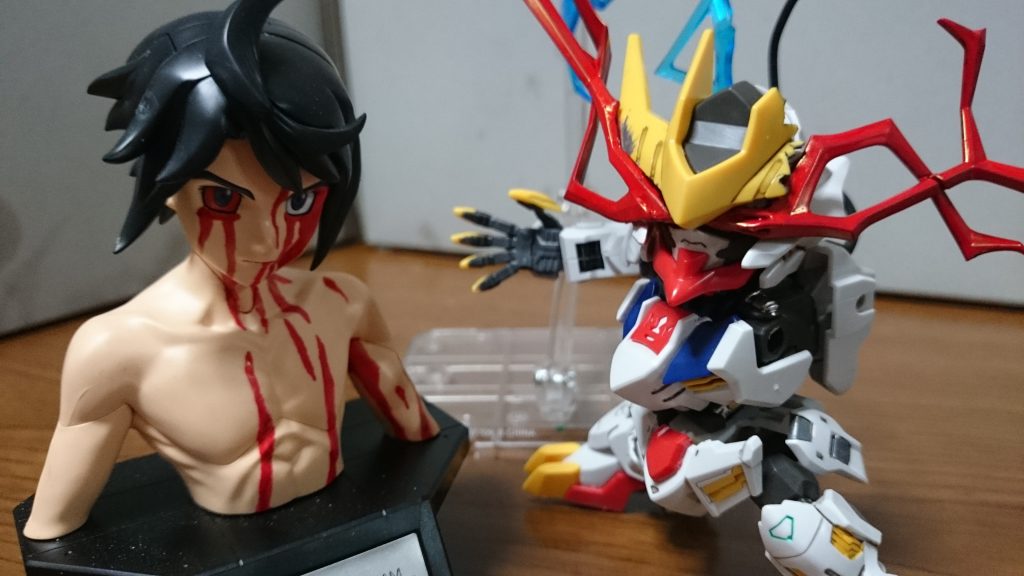 ・バスト三日月と