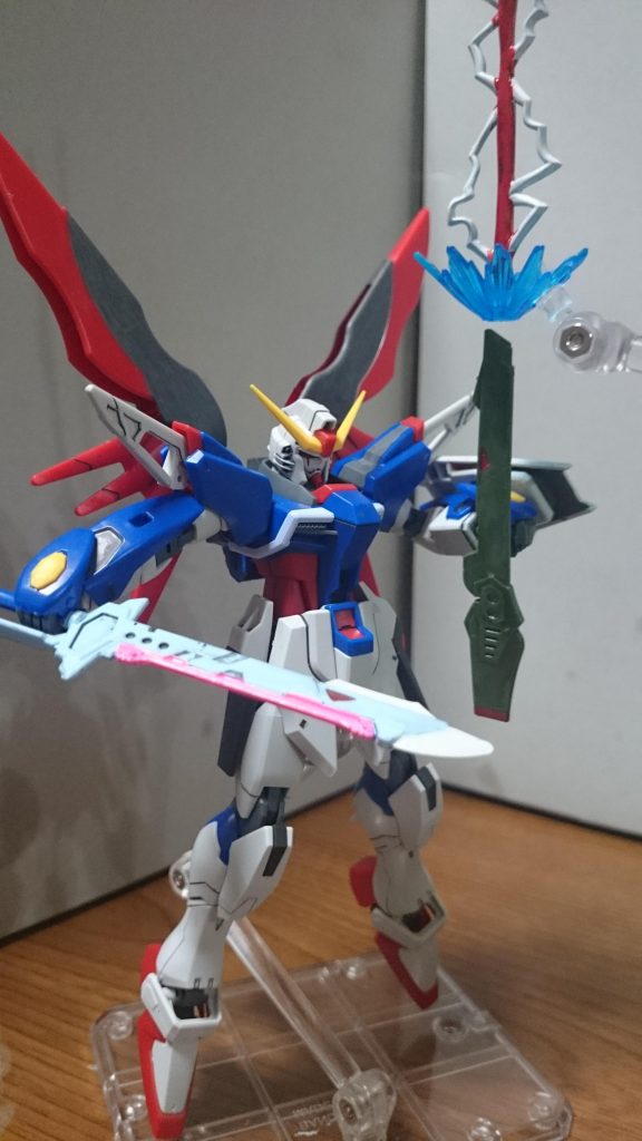 ・SDEXのアロンダイトと名無し砲を持たせてみるアロンダイトは小太刀くらいのサイズに。名無し砲は……グリップが手の中でくるくる回っちゃう…