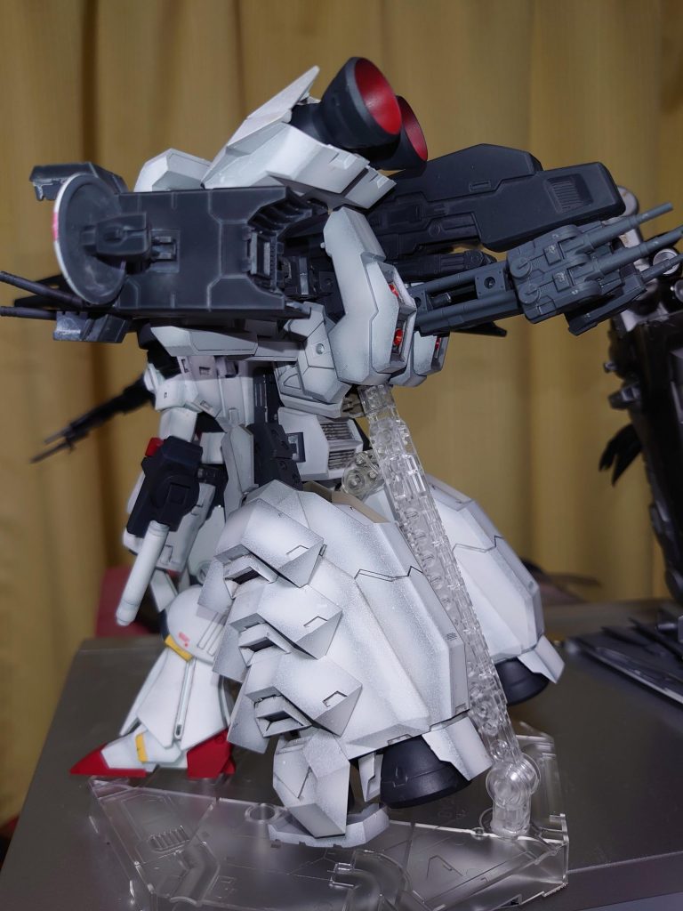 斜め後頭上のランチャーは、MGの旧キット版Zガンダムに付いてた物。 