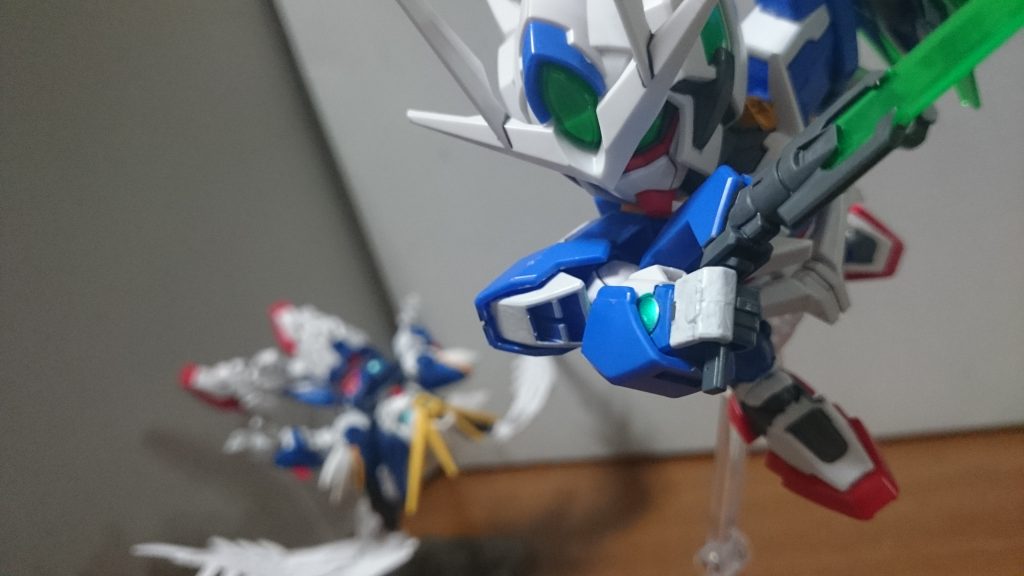 「くっ…！」ダブルオークアンタの連続攻撃は続く。