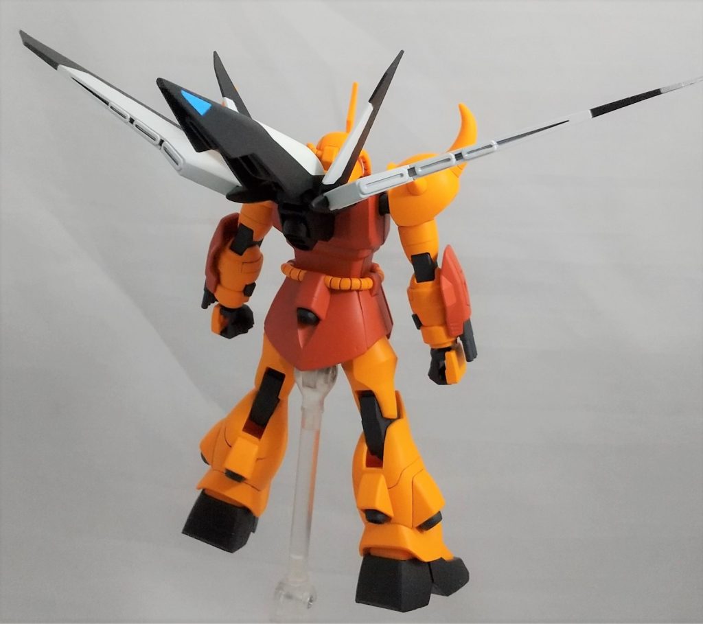 背面ショット。ウイングのスラスターは手抜き。背面から見るのもなんかいいものですね(語彙力不足)。