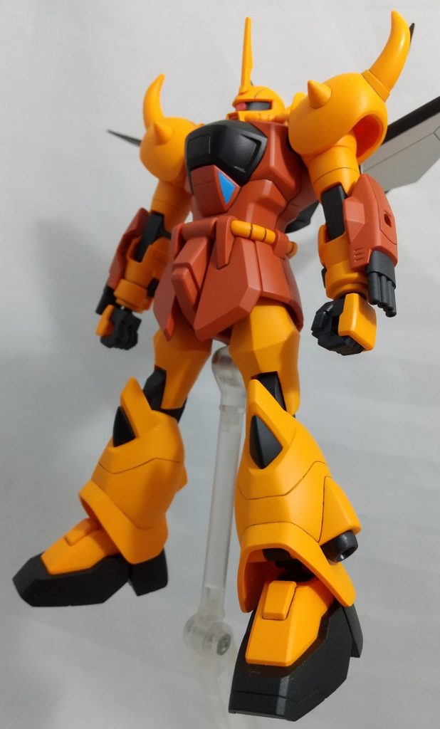 下からのアングル。MSの大きさを感じられるので好き。