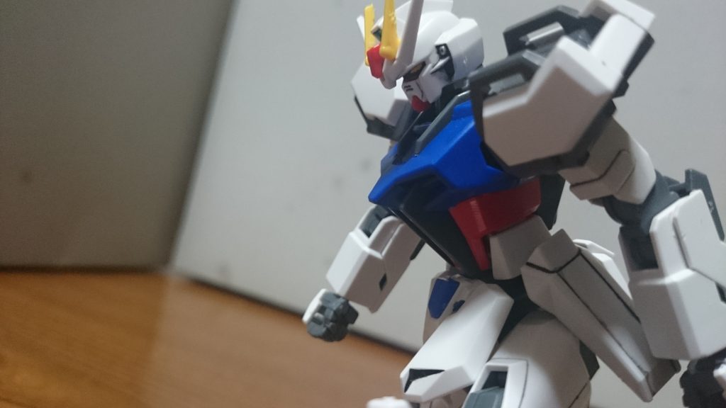 「私にとっての最初のストライクは ストライカーパックもなくて武装もアーマーシュナイダーしかない」あの――――…炎の中で立ち上がる――ストライクの姿だから