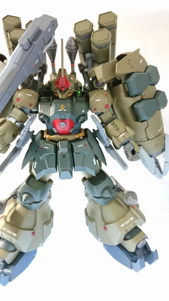 核装備を失って、中近距離戦に特化したような装備を施したイメージ。本体は羅刹天をベースにMLRS装備とドムのビームバズをメインウェポンに持たせて見ました。