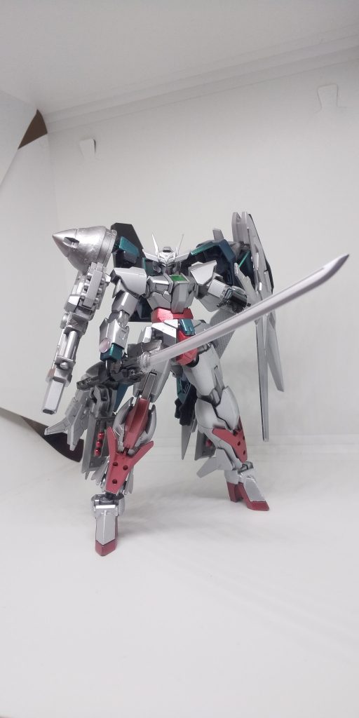 更に切れ味が増したソードタイプウェポンではあるが、軍関係者は揃って開発陣日本刀好きすぎじゃないのとボヤいているとかいないとか。なお、旧型同様GNソードは何らかの理由によりビットのAIが機能しなくなった場合、ソルバルウを誘導する為のアンテナの役割も兼ねている。