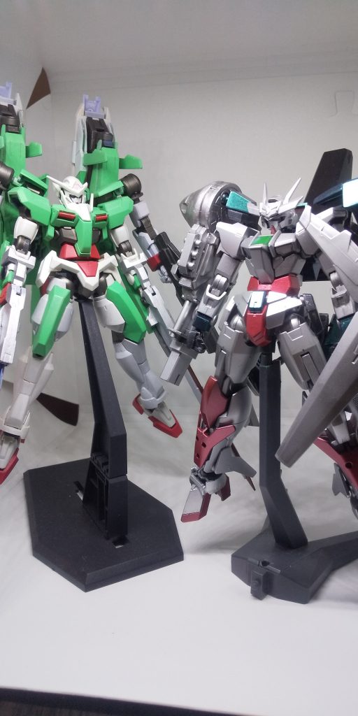 後継機(設定だけ)とラブラブツーショット。似てねえ。