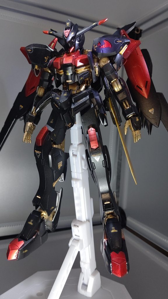 水転写式デカールと光沢トップコートを使用。ホビージャパンさんのミラーゴールドは凄く良いですね。キラキラ光ります。