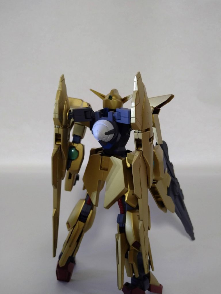 バックショット。全ては羽が似ていることから始まりました。肘のサーベルは幅があるせいでデルタガンダムの手じゃ持てない上に塗装がめっちゃはげそうなのもあり不採用。