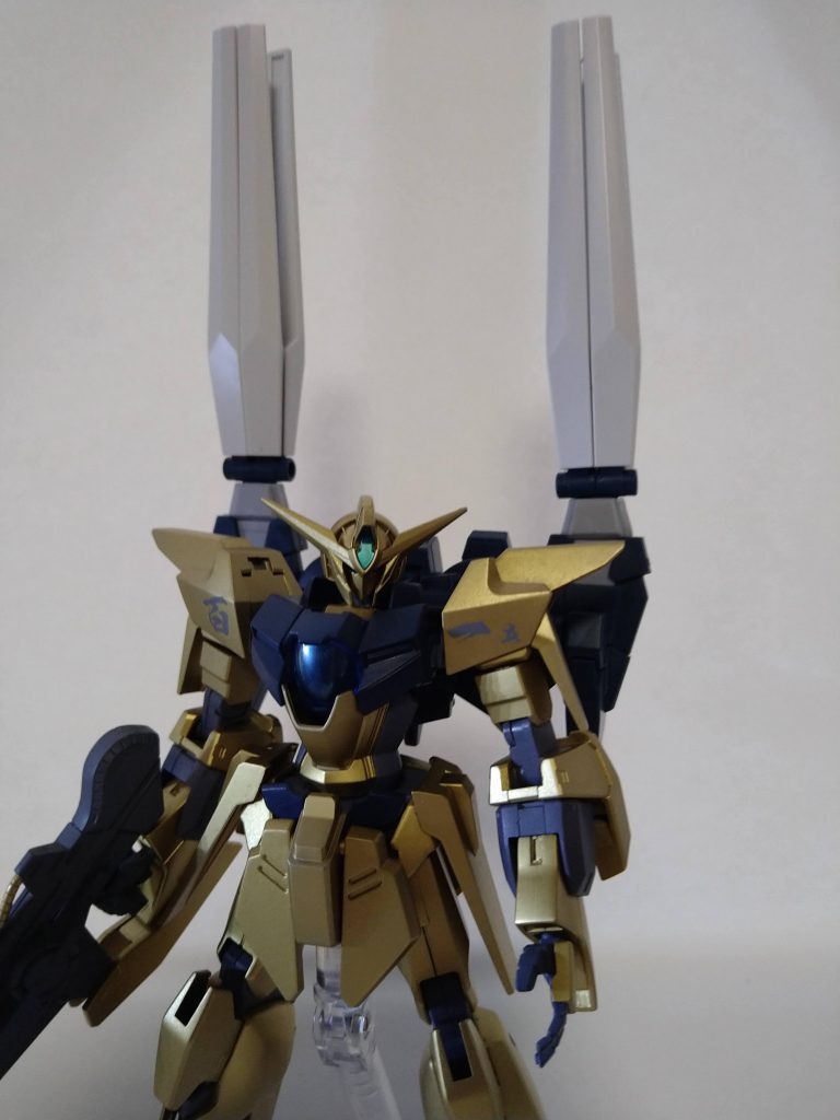 この通り背負えます!そして中央にも3mm穴があるのでストライカーパックとかの一軸タイプも装着できます。(ただわずかに穴が広いので瞬着などで狭めてやる必要があります。)