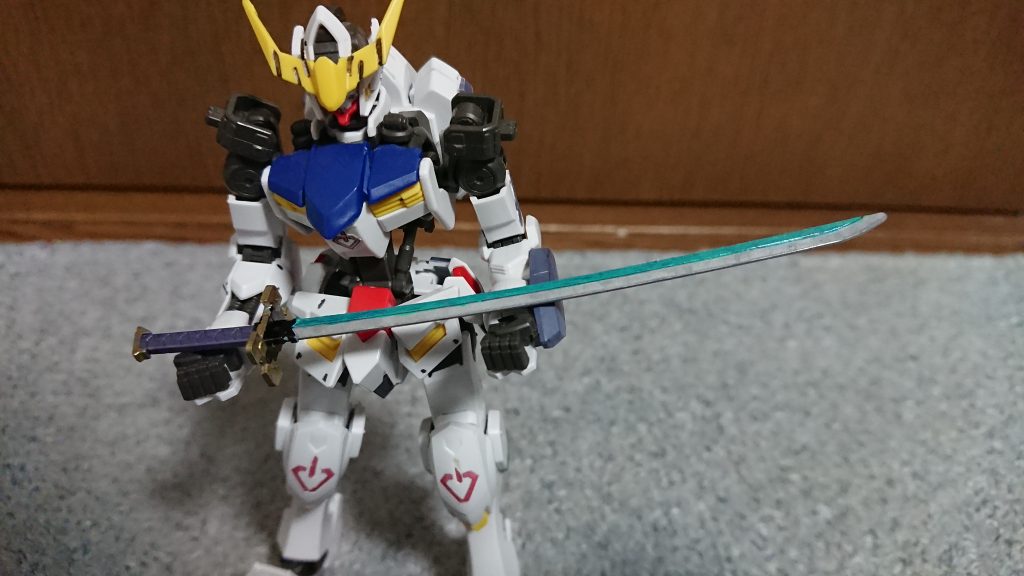 元がガーベラなので普通の手首だとゆるいです