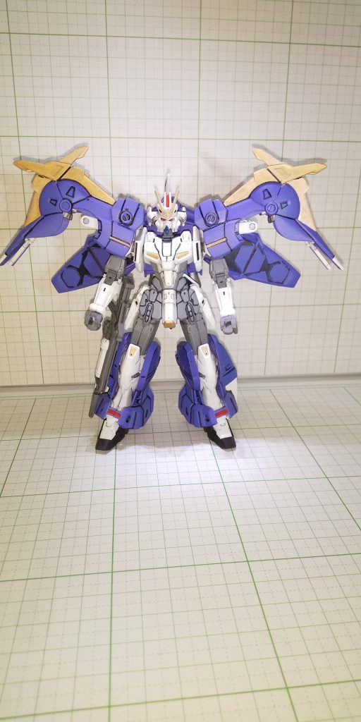 ミキシング内容としては、ジェミナス01にアスクレプオスのアーマーを脱着式で装備出来るようにしてますまた、ライフルをマウント出来るようにサイドスカートを改造していますこれぐらいしろよ、って思われる方もいると思いますが、今回の改造はあくまでジェミナスに追加装甲パーツを着ける方向で行っているので、合わせ目消しをしていないところもあります